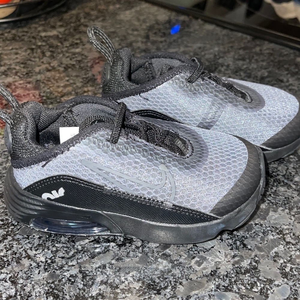 Nike Airmax black and grey sneaker size 6 worn twice.